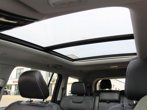 Used 2022 Jeep Grand Cherokee L Limited image 28