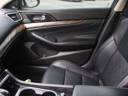 Used 2017 Nissan Maxima Platinum FWD image 21
