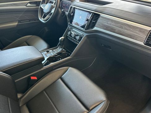 Used 2023 Volkswagen Atlas Cross Sport SE FWD image 16