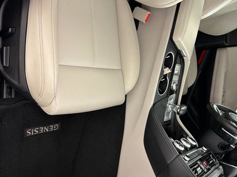 Used 2022 Genesis G70 2.0T RWD image 23