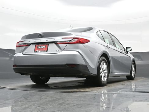 Used 2025 Toyota Camry LE image 29