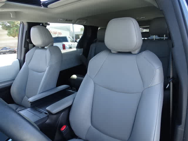 Certified 2025 Toyota Sienna XLE w/ XLE Plus Package FWD image 17