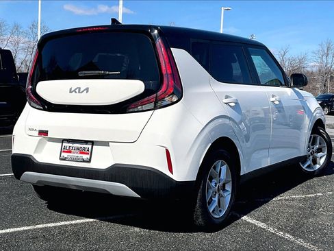 Used 2023 Kia Soul S image 11