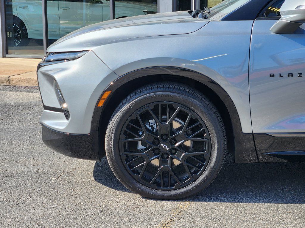 Used 2023 Chevrolet Blazer RS w/ Driver Confidence II Package FWD image 9