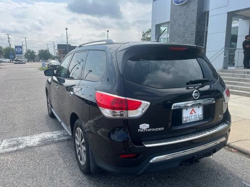 Used 2016 Nissan Pathfinder SV w/ SV Cold Weather Package FWD image 6