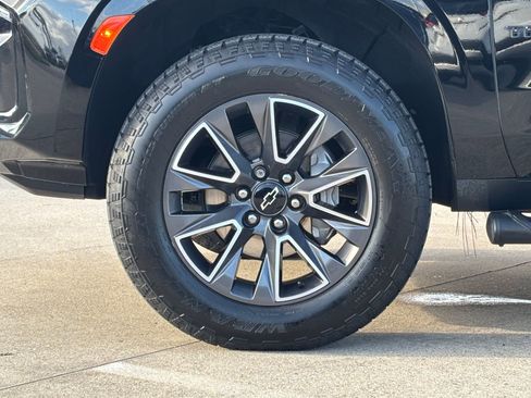Used 2023 Chevrolet Tahoe Z71 w/ Off-Road Capability Package image 11