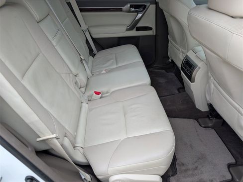 Used 2014 Lexus GX 460 image 30