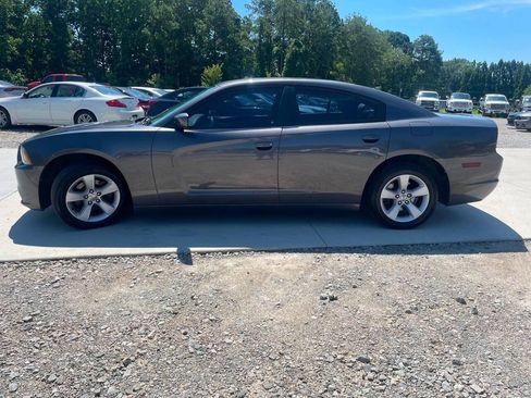 Used 2014 Dodge Charger SE RWD image 4