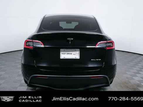 Used 2022 Tesla Model Y Long Range image 9