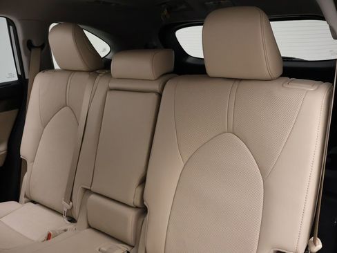 Used 2024 Toyota Highlander Limited image 18
