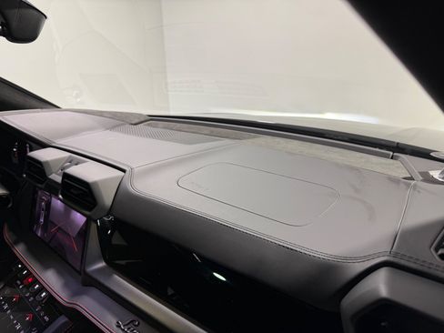 Used 2025 Lamborghini Urus SE AWD/4WD image 60