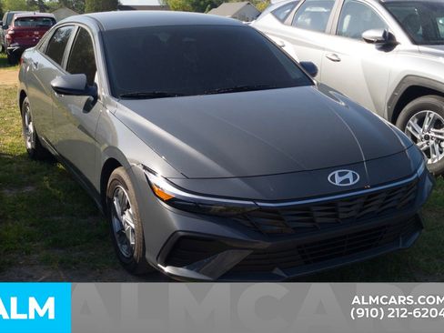 Used 2026 Hyundai Elantra SE image 24