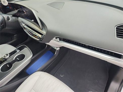 Used 2025 Cadillac Lyriq Sport image 29