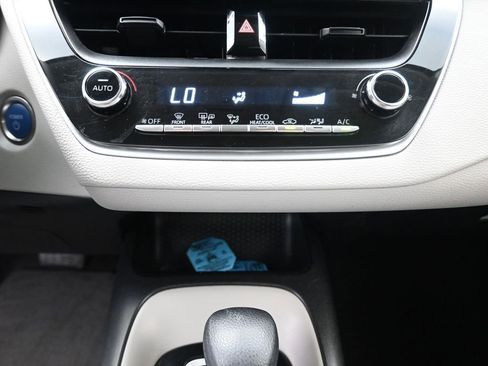 Used 2020 Toyota Corolla LE image 9