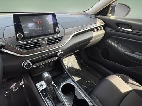 Used 2024 Nissan Altima 2.5 SV image 24