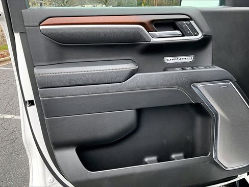 Used 2025 GMC Sierra 1500 Denali image 26