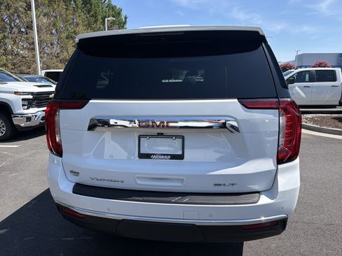 Used 2023 GMC Yukon XL SLT w/ SLT Luxury Package AWD/4WD image 9
