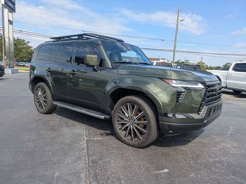 Used 2024 Lexus GX 550 w/ Accessory Package (31) AWD/4WD image 3