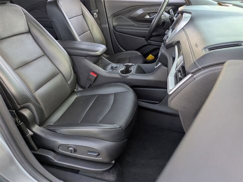 Used 2024 GMC Terrain SLT image 29