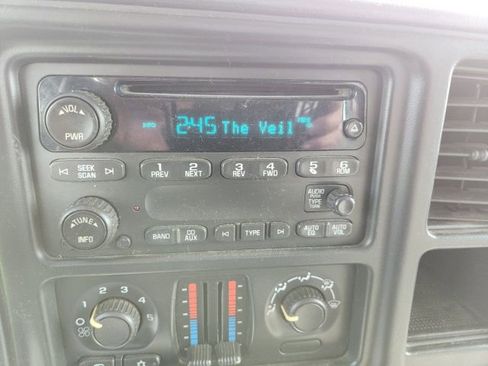 Used 2005 Chevrolet Silverado 2500 4x4 Crew Cab w/ Heavy-Duty Power Package image 12