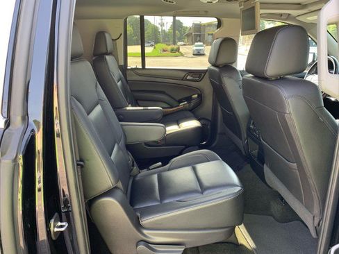 Used 2018 Chevrolet Suburban Premier AWD/4WD image 16