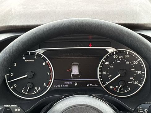 Used 2022 Nissan Rogue SV image 11