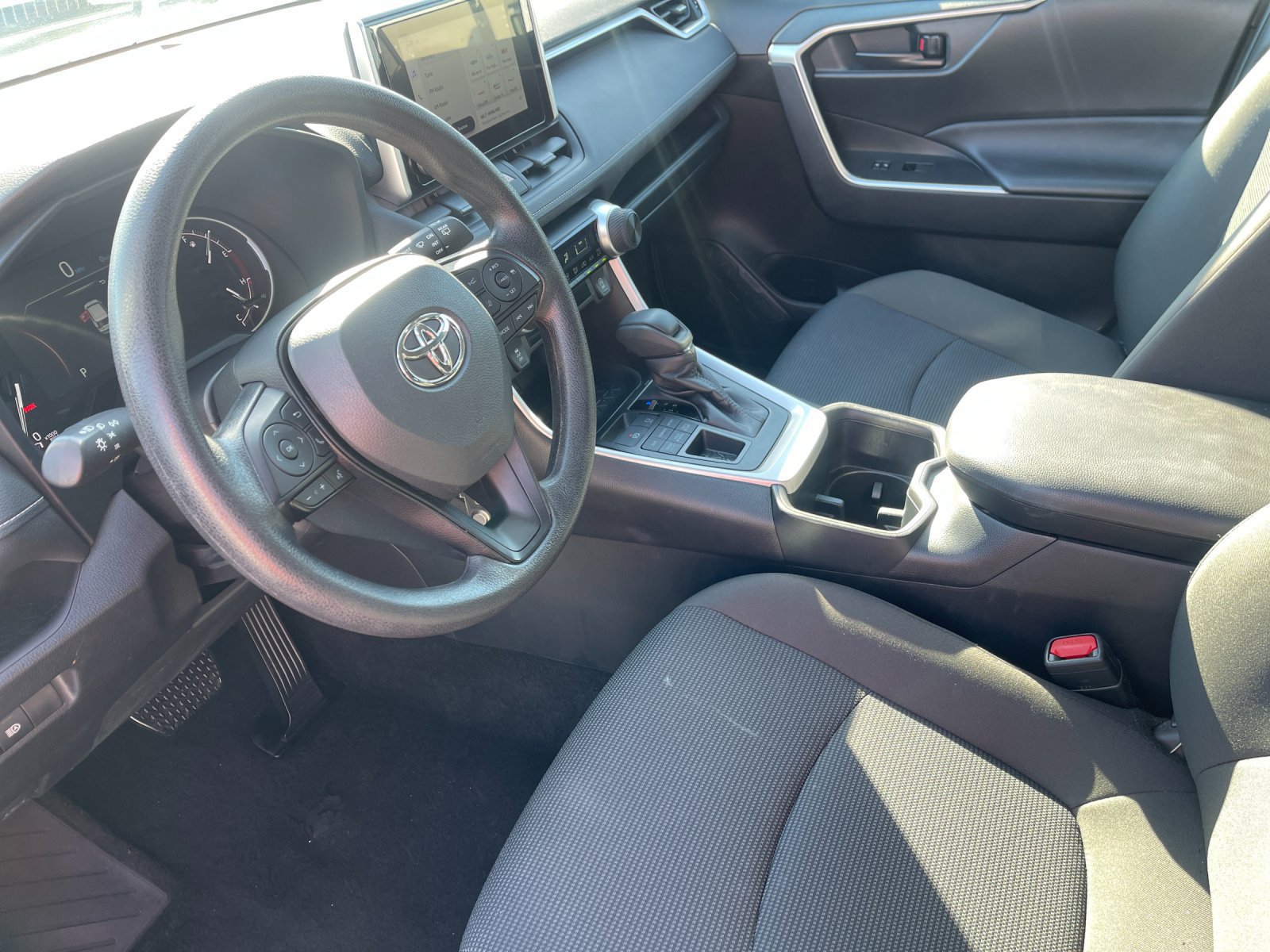 Used 2025 Toyota RAV4 LE AWD/4WD image 11