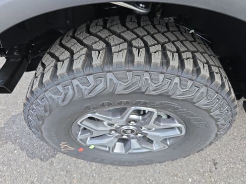 New 2025 Ford Bronco Badlands image 11