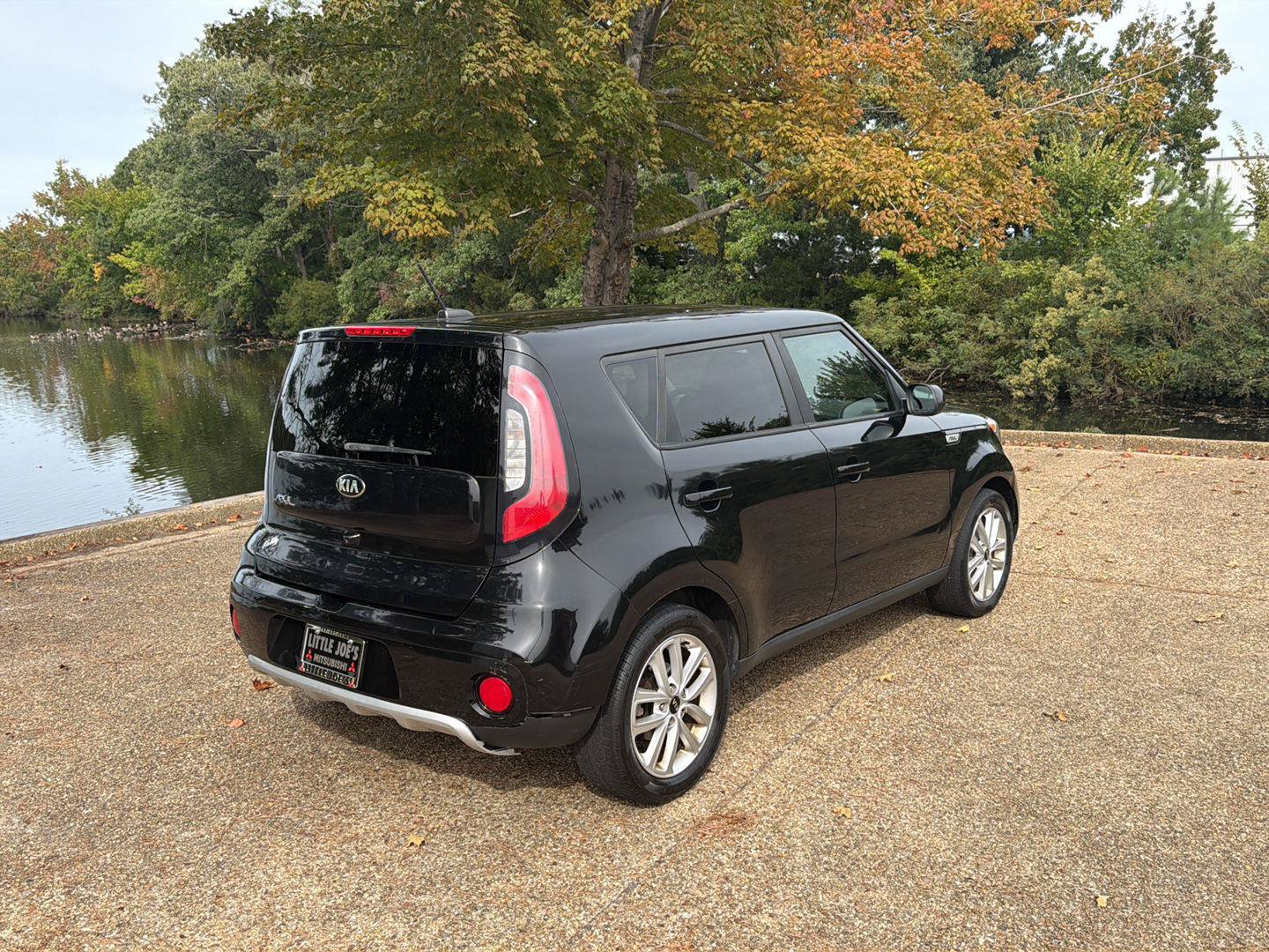 Used 2017 Kia Soul + FWD image 5