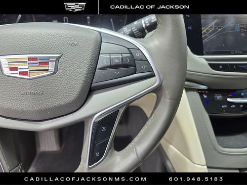 Used 2017 Cadillac XT5 Premium Luxury w/ Driver Assist Package FWD image 19