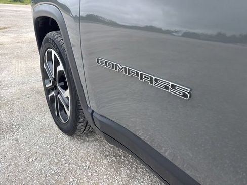Used 2023 Jeep Compass Limited AWD/4WD image 7