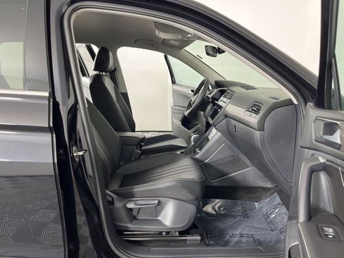 Used 2023 Volkswagen Tiguan SE image 33