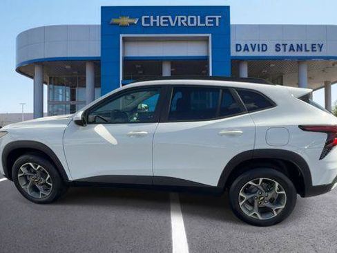 Used 2026 Chevrolet Trax LT FWD image 5