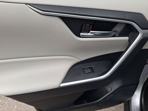 Used 2022 Toyota RAV4 XLE w/ Convenience Package image 19