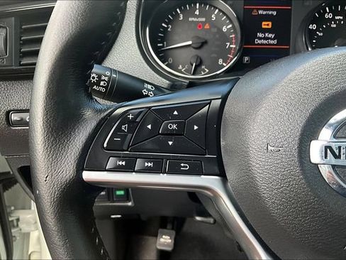 Used 2020 Nissan Rogue SV FWD image 11