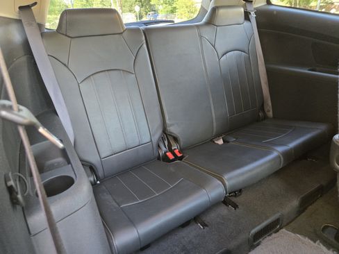 Used 2015 Chevrolet Traverse LTZ FWD image 13