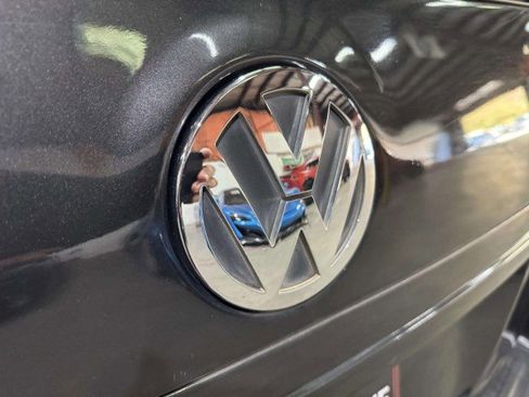 Used 2012 Volkswagen Routan S image 17