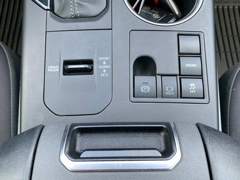 Used 2023 Toyota Highlander L image 18