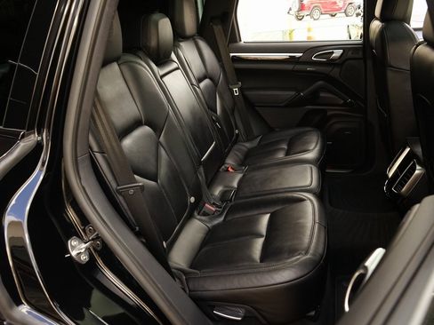 Used 2017 Porsche Cayenne S image 19