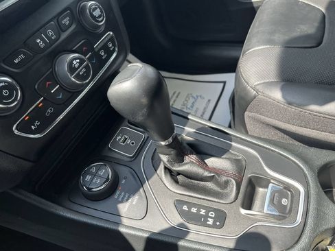 Used 2023 Jeep Cherokee Trailhawk w/ Sun & Sound Group AWD/4WD image 20