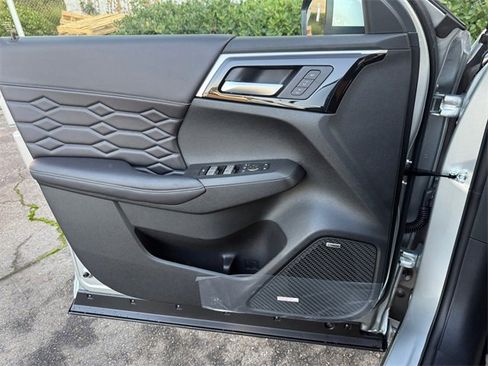 New 2026 Mitsubishi Outlander SEL image 11