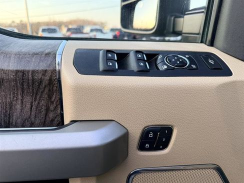 Used 2017 Ford F250 Lariat w/ Lariat Ultimate Package AWD/4WD image 33