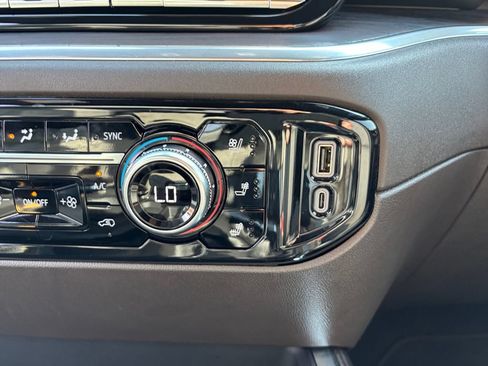Used 2025 GMC Sierra 1500 SLT w/ SLT Premium Plus Package AWD/4WD image 27