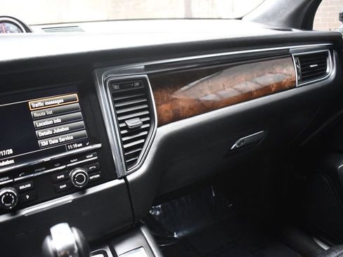 Used 2015 Porsche Macan Turbo image 22