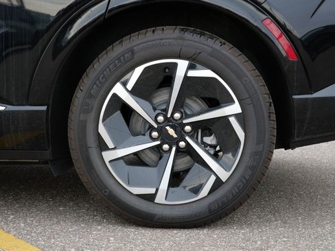 New 2025 Chevrolet Equinox EV LT AWD/4WD image 3