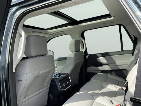 New 2025 Ford Expedition Active image 28