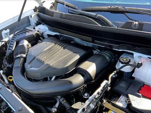 Used 2025 GMC Acadia Elevation image 30