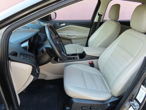 Used 2019 Ford Escape SEL image 19