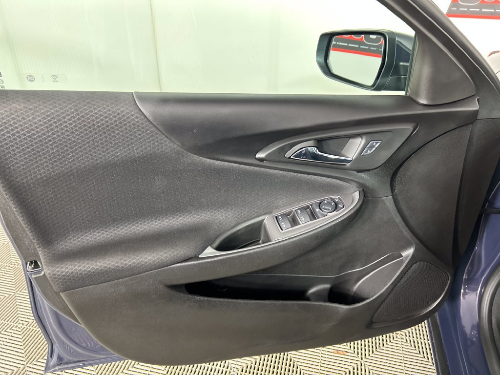Used 2025 Chevrolet Malibu RS FWD image 11