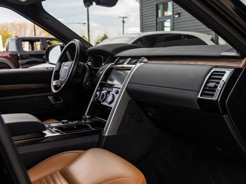 Used 2020 Land Rover Discovery HSE image 40